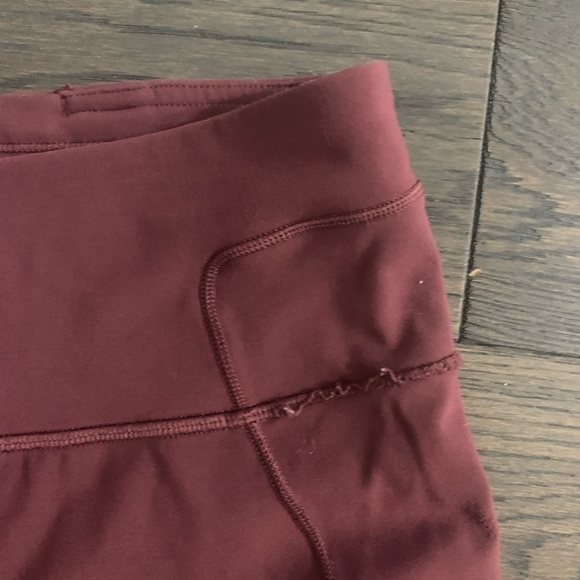 Lululemon leggings size 4 with zippers - Picture 3 of 3